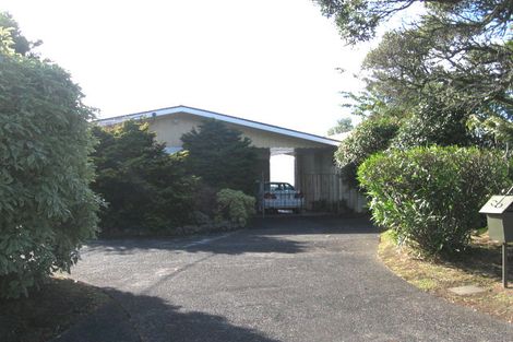 Photo of property in 193 Glenfield Road, Hillcrest, Auckland, 0627