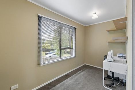 Photo of property in 17 Jenanne Place, Totara Vale, Auckland, 0629