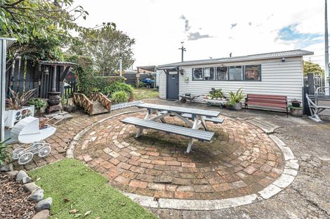 Photo of property in 102 Hinau Street, Castlecliff, Whanganui, 4501