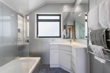 Photo of property in 23 Horotutu Road, Greenlane, Auckland, 1061