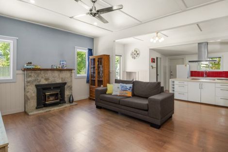 Photo of property in 3 Karaka Road, Kawakawa Bay, Papakura, 2585