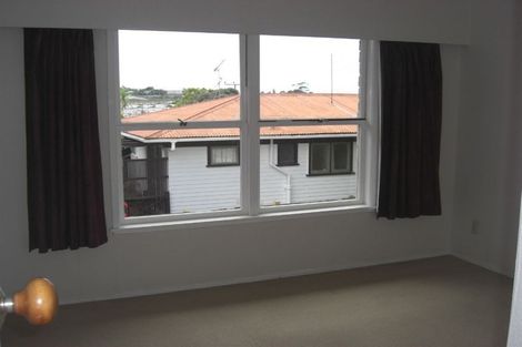 Photo of property in 1/176 Archers Road, Glenfield, Auckland, 0629