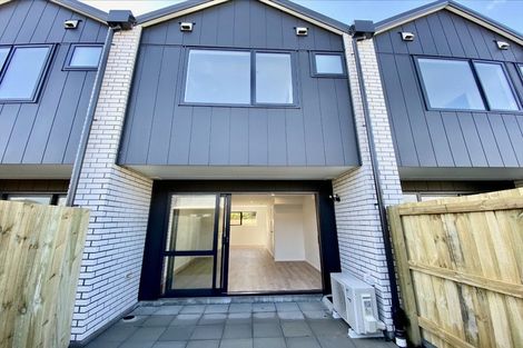 Photo of property in 5/12 Enderby Drive, Te Atatu Peninsula, Auckland, 0610