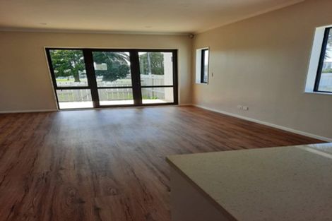 Photo of property in 1/66 Swanson Road, Henderson, Auckland, 0610