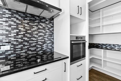 Photo of property in 49 Paynters Avenue, Strandon, New Plymouth, 4312