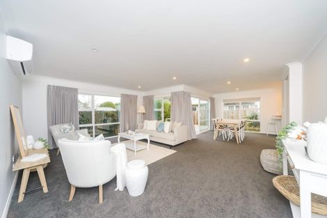 Photo of property in 2b Alton Place, Hokowhitu, Palmerston North, 4410