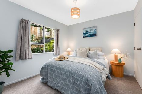 Photo of property in 2/418 Queens Drive, Lyall Bay, Wellington, 6022