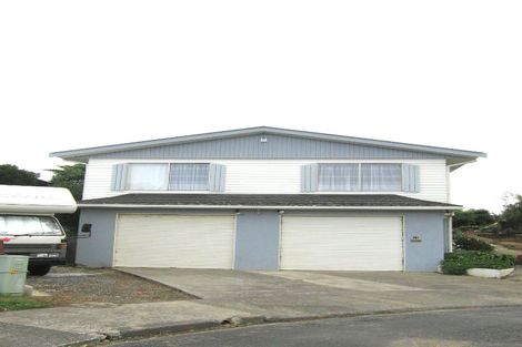 Photo of property in 14 Cheyne Walk, Newlands, Wellington, 6037