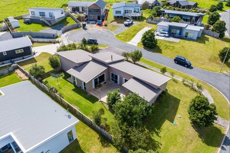 Photo of property in 1 Tua Tua Place, Baylys Beach, Dargaville, 0377
