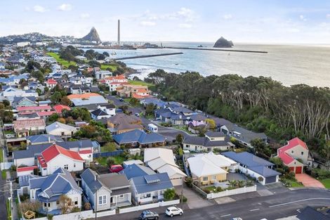 Photo of property in 8 Morley Street, New Plymouth, 4310