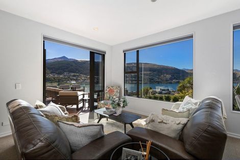 Photo of property in 17 Milward Place, Kelvin Heights, Queenstown, 9300