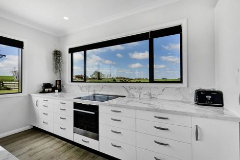 Photo of property in 43 Quinns Road, Normanby, Hawera, 4673