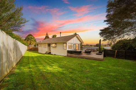 Photo of property in 6 Crestlands Place, Papakura, 2110