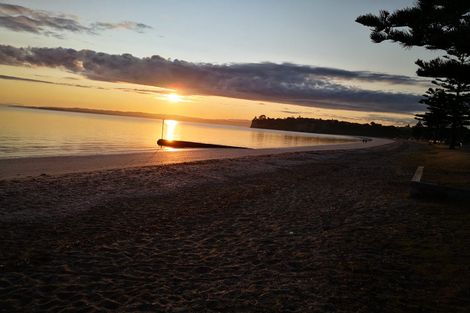 Photo of property in 20 The Esplanade, Eastern Beach, Auckland, 2012