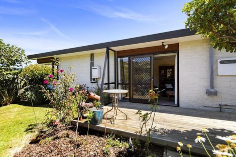 Photo of property in 76a Oxford Street, Tawa, Wellington, 5028