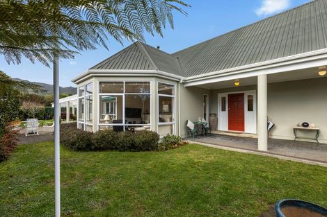Photo of property in 51 Ngarara Road, Waikanae, 5036