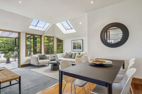 Photo of property in 12b Treasure Grove, Hataitai, Wellington, 6021