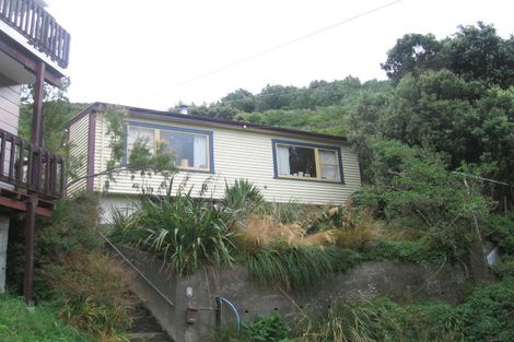 Photo of property in 30 Cave Road, Houghton Bay, Wellington, 6023