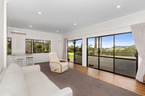 Photo of property in 18 Pataua Road North, Whareora, Whangarei, 0175