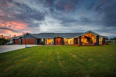 Photo of property in 21 Loveston Lane, Kelvin Grove, Palmerston North, 4470