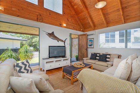 Photo of property in 12 Cathedral Court, Hahei, Whitianga, 3591