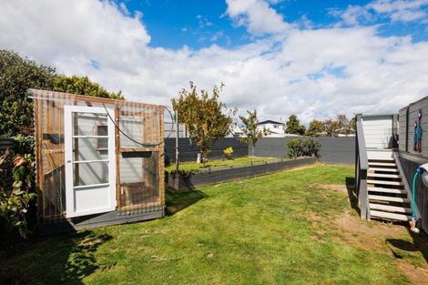 Photo of property in 16 Dunk Place, Milson, Palmerston North, 4414