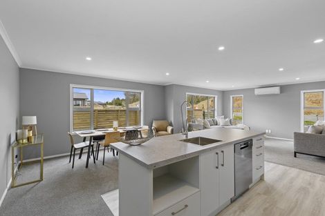 Photo of property in 135 Waipounamu Drive, Kelson, Lower Hutt, 5010