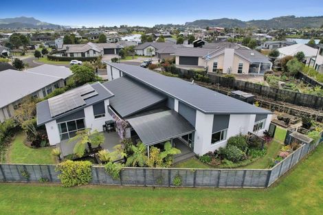 Photo of property in 20 Roseberry Place, Whitianga, 3510