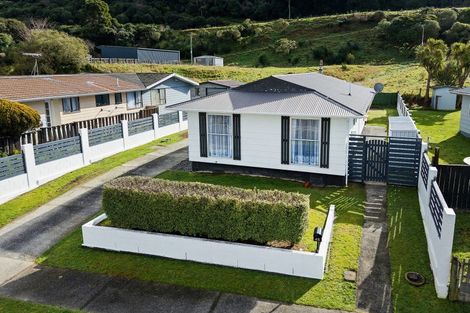 Photo of property in 45 Hartford Crescent, Totara Park, Upper Hutt, 5018