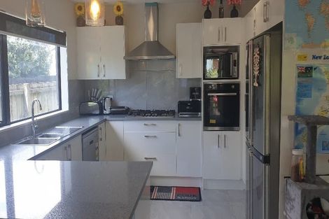 Photo of property in 18b Riverpark Crescent, Henderson, Auckland, 0610