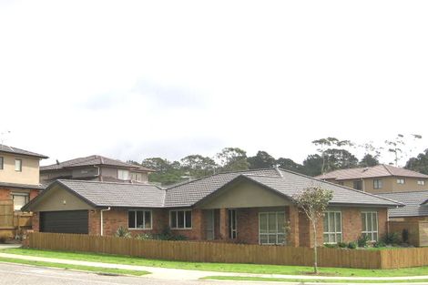 Photo of property in 32 Lake Panorama Drive, Henderson, Auckland, 0612