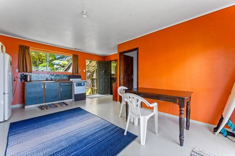 Photo of property in 11 Te Ahuahu Road, Piha, New Lynn, 0772