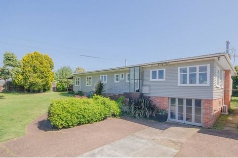 Photo of property in 2/1a Helga Crescent, Te Atatu Peninsula, Auckland, 0610