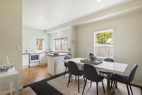 Photo of property in 10 Downer Street, Helensville, 0800