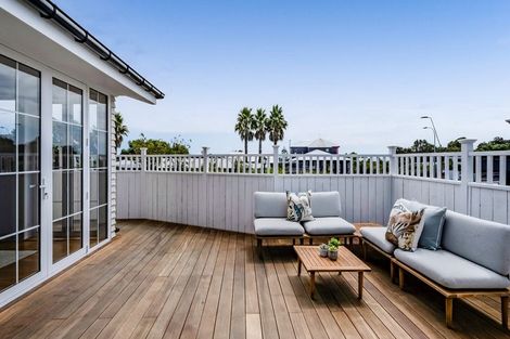 Photo of property in 19 Baring Terrace, Strandon, New Plymouth, 4312