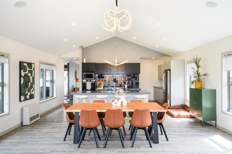 Photo of property in 10 Mediterranean Grove, Fitzherbert, Palmerston North, 4410