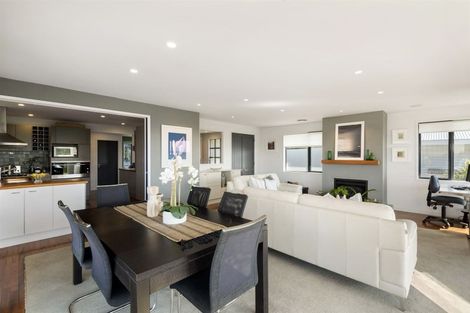 Photo of property in 190 Hurstmere Road, Takapuna, Auckland, 0622