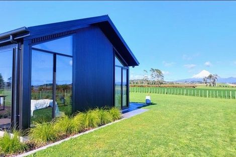 Photo of property in 450 Waitara Road, Huirangi, New Plymouth, 4373