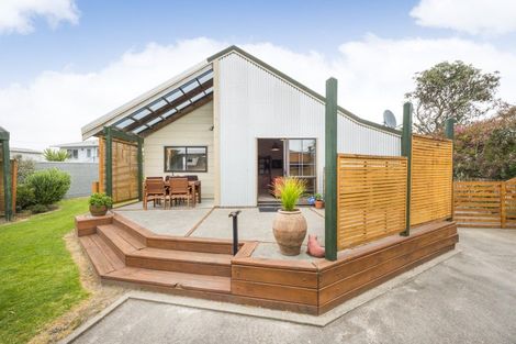 Photo of property in 5 Hennessy Street West, Foxton Beach, Foxton, 4815