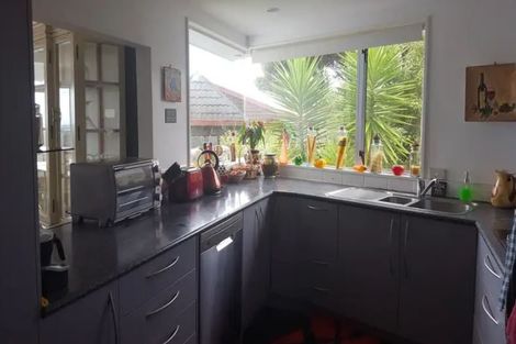 Photo of property in 28 Murano Place, Chatswood, Auckland, 0626