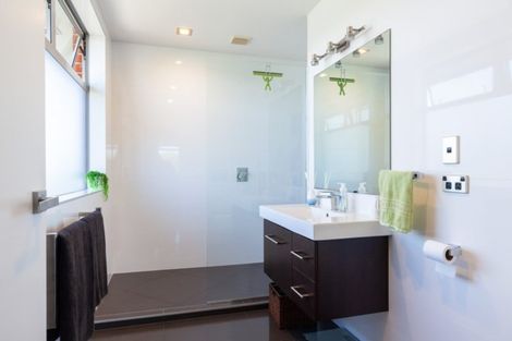 Photo of property in 12 Margaret Place, Merrilands, New Plymouth, 4312