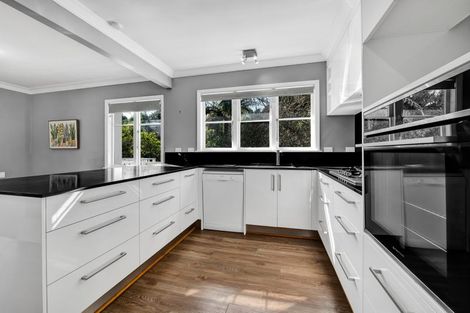 Photo of property in 402 South Road, Hawera, 4674