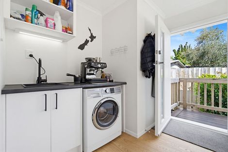 Photo of property in 48 Stottholm Road, Titirangi, Auckland, 0604