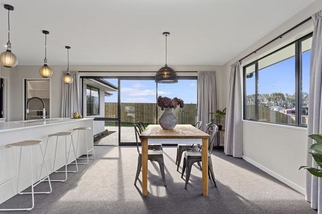 Photo of property in 8 Oakleigh Street, Woodend, 7610