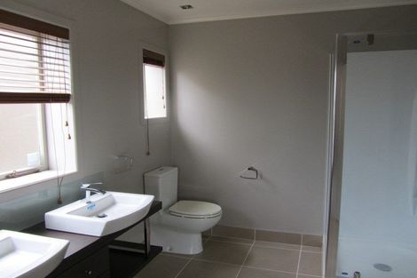 Photo of property in 73 Sylvan Avenue, Northcote, Auckland, 0627