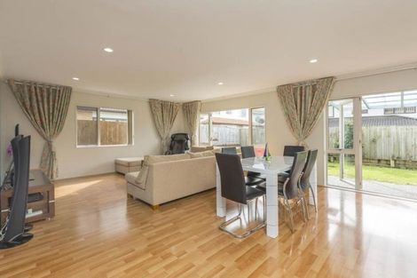 Photo of property in 25 Maypark Crescent, Flat Bush, Auckland, 2016