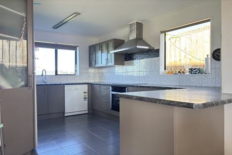 Photo of property in 40 Tiriwa Drive, Massey, Auckland, 0614