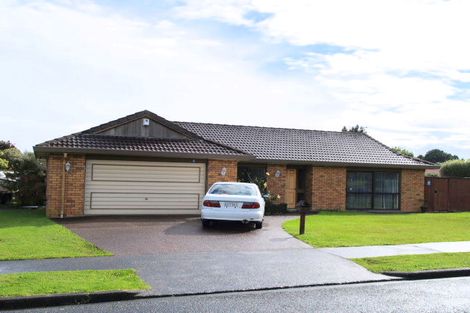 Photo of property in 1 Mirabell Place, Golflands, Auckland, 2013