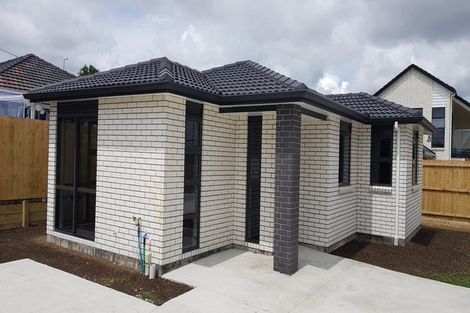 Photo of property in 71 Kenderdine Road, Papatoetoe, Auckland, 2025