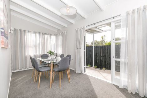 Photo of property in 17 Kensington Place, Fairfield, Hamilton, 3214